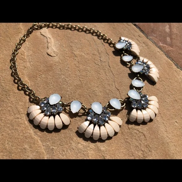 Bold flower pedal gems statement necklace - Picture 4 of 5